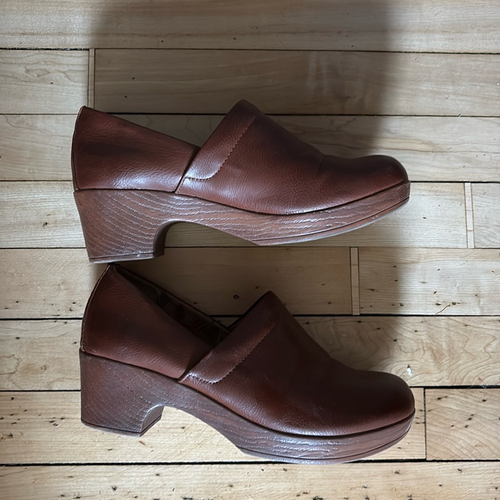 Born B.o.c. Clogs